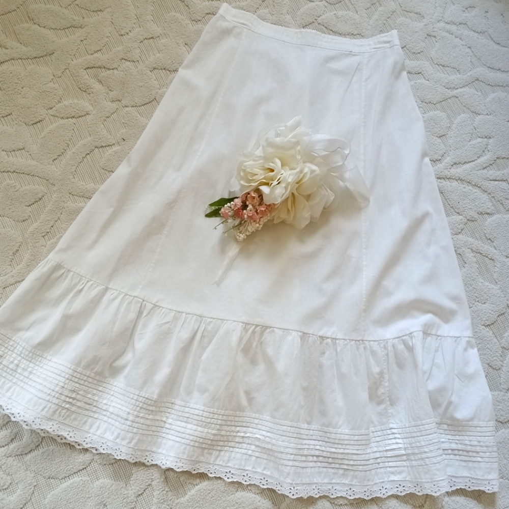 CRISP WHITE COTTON, EDWARDIAN FULL SKIRTED PETTICOAT! EYELET LAVE AND PINTUCKS!